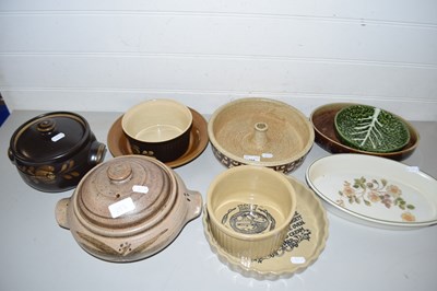 Lot 154 - Mixed Lot: Various stone ware, kitchen bowls,...