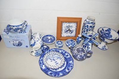 Lot 165 - Mixed Lot: Various assorted blue and white...