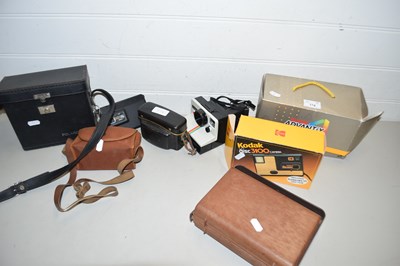 Lot 174 - Mixed Lot: Various assorted cameras