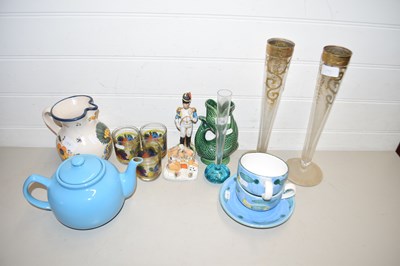 Lot 199 - Mixed Lot: Various glass vases, assorted...