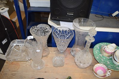 Lot 740 - Mixed Lot: Various assorted glass vases,...