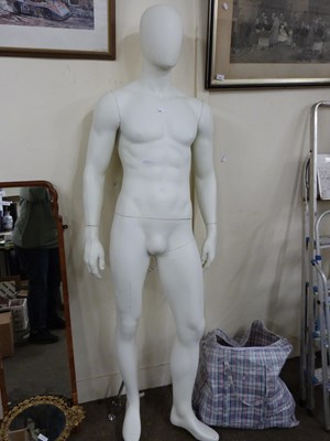 Lot 780 - Male mannequin and four further head mannequins