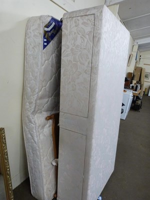 Lot 788 - Single divan bed