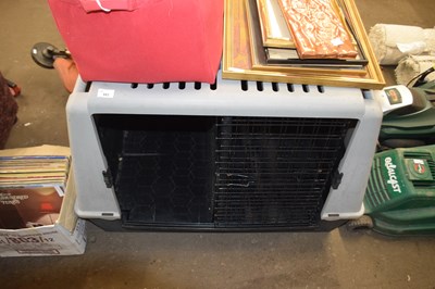 Lot 993 - Large plastic dog crate