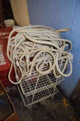 Lot 1028 - Quantity of rope and a vegetable rack