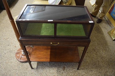 Lot 272 - Late 19th/early 20th Century display table...