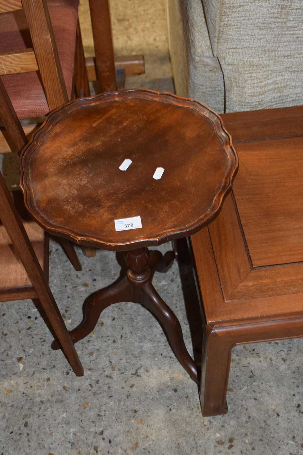 Lot 370 - Pedestal wine table