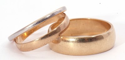 Lot 60 - Mixed Lot: 22ct gold and platinum wedding ring,...