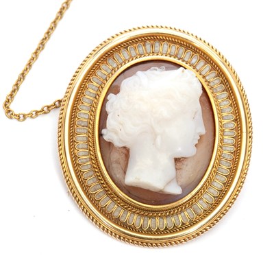 Lot 151 - Antique gold and hard stone cameo brooch, the...