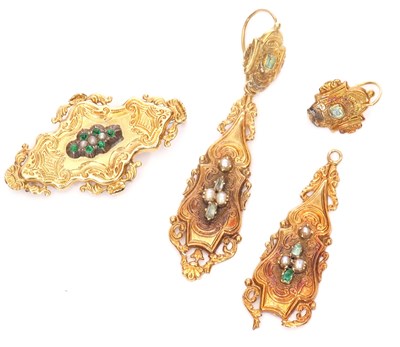 Lot 152 - Mixed Lot: A pair of yellow metal pendant...