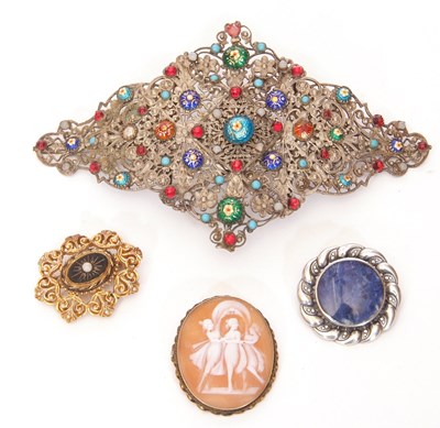 Lot 209 - Mixed lot to include an oval cameo brooch...