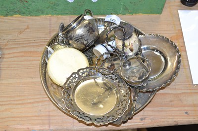 Lot 622 - Mixed Lot: Various silver plated wares to...
