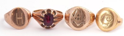 Lot 112 - Mixed Lot: Masonic signet ring with a compass...