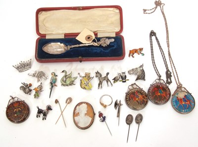 Lot 215 - Mixed lot to include a vintage shell cameo...