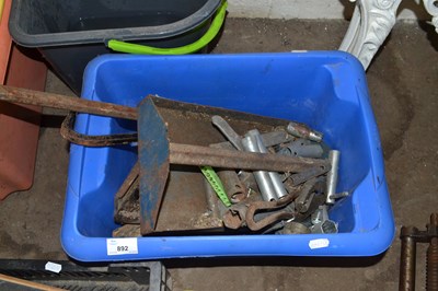 Lot 892 - Box of assorted tools