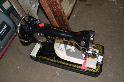 Lot 915 - Singer sewing machine
