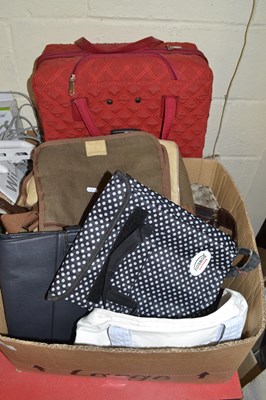 Lot 921 - Mixed Lot: Various assorted ladies bags, red...