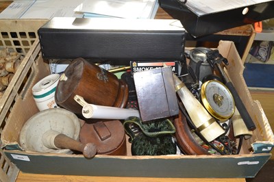 Lot 935 - Box of various house clearance sundries to...