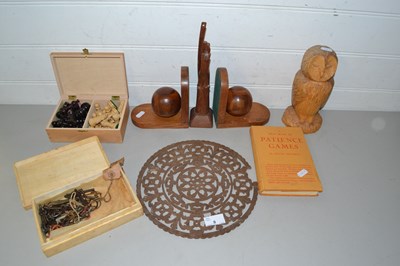 Lot 8 - Mixed Lot: Wooden book ends, carved wooden owl,...