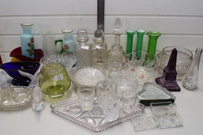 Lot 172 - MIXED LOT OF ASSORTED GLASS WARES TO INCLUDE...