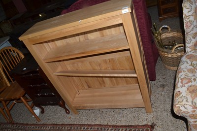 Lot 269 - Modern light wood bookcase cabinet
