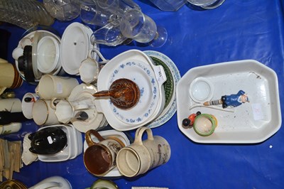 Lot 138 - Mixed Lot: Various assorted mugs, kitchen...