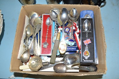 Lot 513 - Various crested collectors spoons and others