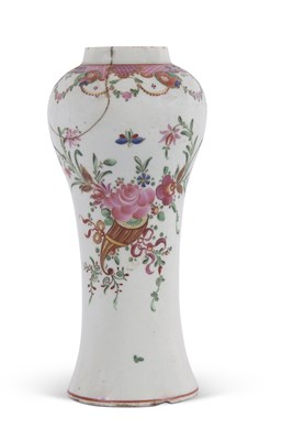 Lot 109 - Lowestoft Vase c.1780
