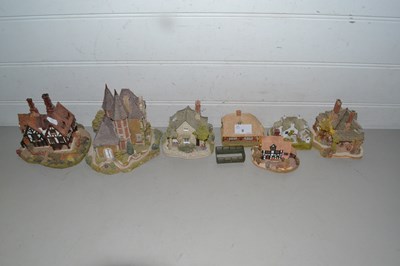 Lot 9 - A collection of Lilliput Lane cottages