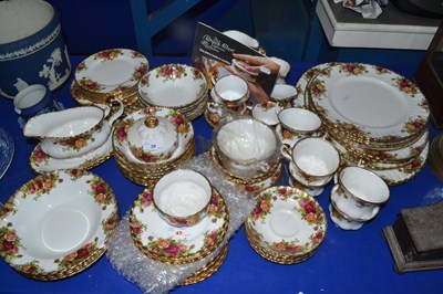 Lot 39 - Quantity of Royal Albert Old Country Roses tea...