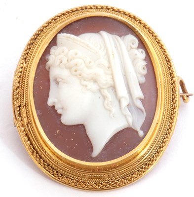 Lot 194 - Antique carved cameo brooch depicting a...