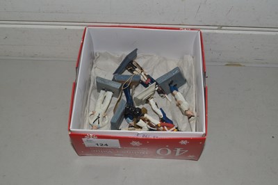 Lot 124 - Box of various die cast soldiers