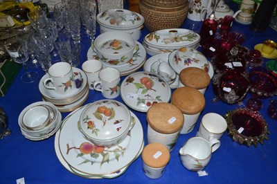 Lot 170 - Quantity of Royal Worcester Evesham pattern...