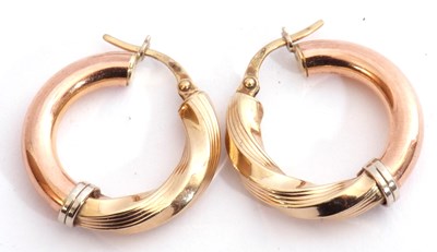 Lot 206 - Mixed Lot: pair of 375 stamped hoop earrings,...