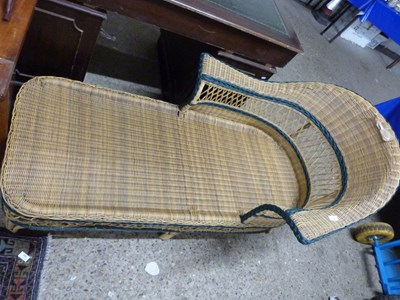 Lot 239 - Wicker chaise longue