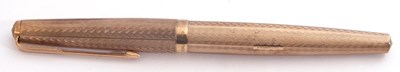 Lot 249 - 9ct gold cased Parker fountain pen, the barrel...