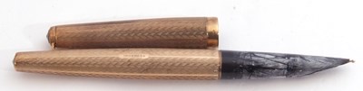 Lot 249 - 9ct gold cased Parker fountain pen, the barrel...