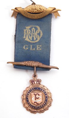 Lot 255 - Vintage Masonic 9ct gold jewel 'Justice, Truth,...