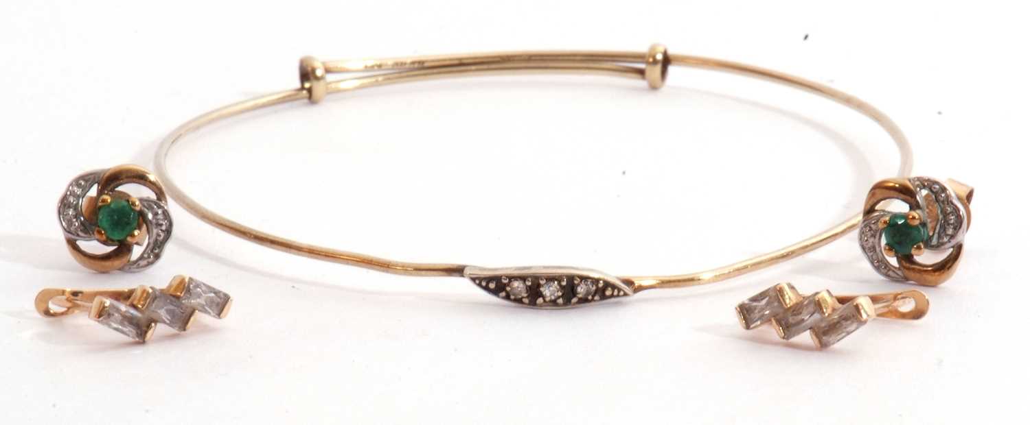 Lot 263 - 9ct gold wire work bracelet, the top section...