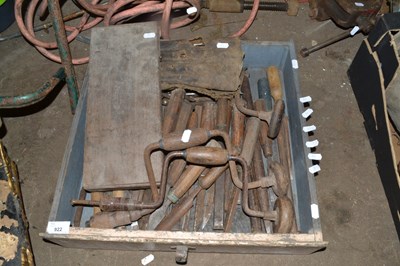 Lot 922 - Box of various assorted tools