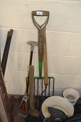 Lot 945 - Mixed Lot: Shooting stick, sledge hammer and...