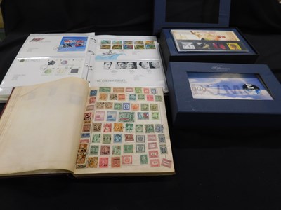 Lot 391 - Box: GB QEII presentation packs in 2 Royal...