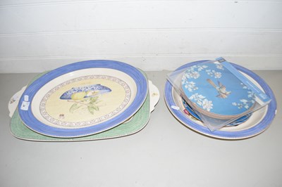 Lot 24 - Mixed Lot: Modern Wedgwood serving dishes in...
