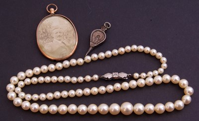 Lot 300 - Mixed Lot: cultured pearl necklace, a single...