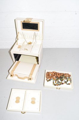 Lot 124 - Modern jewellery cabinet