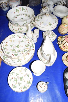 Lot 176 - A quantity of Wedgwood Wild Strawberry pattern...