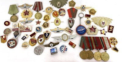 Lot 56 - Quantity of Soviet CCCP badges