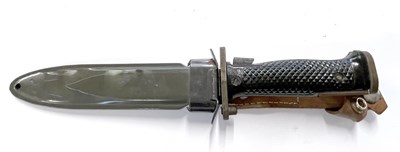 Lot 111 - An American M5 bayonet/dagger knife with scabbard