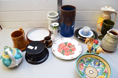 Lot 214 - MIXED LOT OF CERAMICS TO INCLUDE A PORTMEIRION...