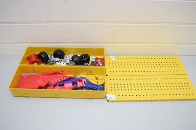 Lot 26 - YELLOW METAL CASE CONTAINING VARIOUS MECCANO...